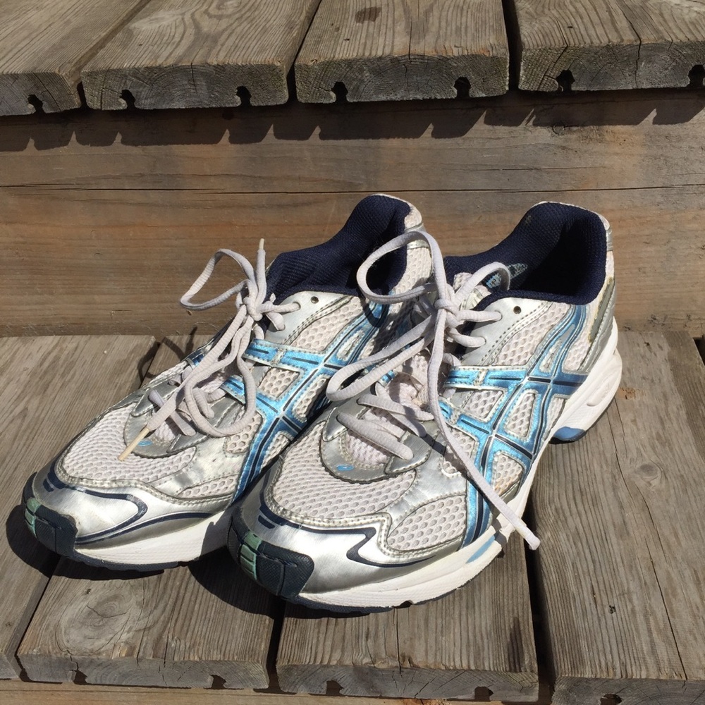 asics running shoes